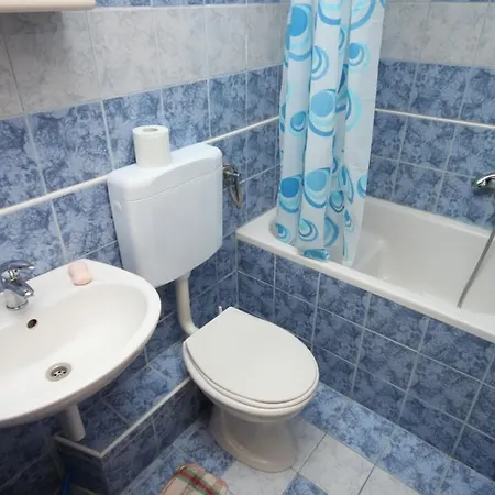 Gradac 6820d Apartment