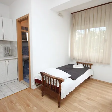 Gradac 6820d Apartment *