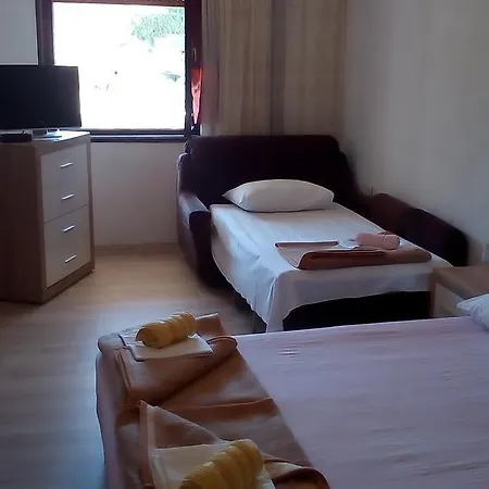 Gradac 6820d Apartment Gradac (Split-Dalmatia)
